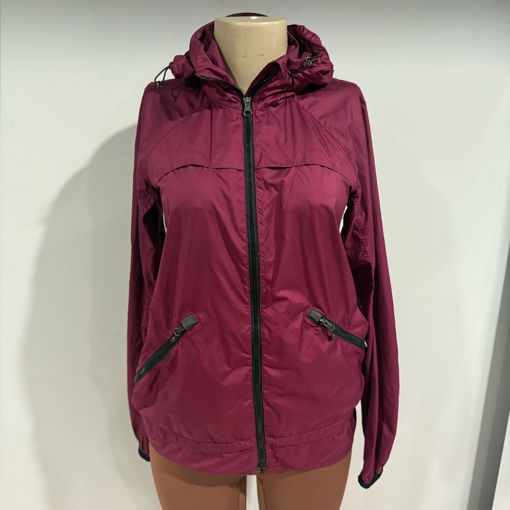 LULULEMON jacket size 4 women Packable coat Windbreaker burgundy hooded